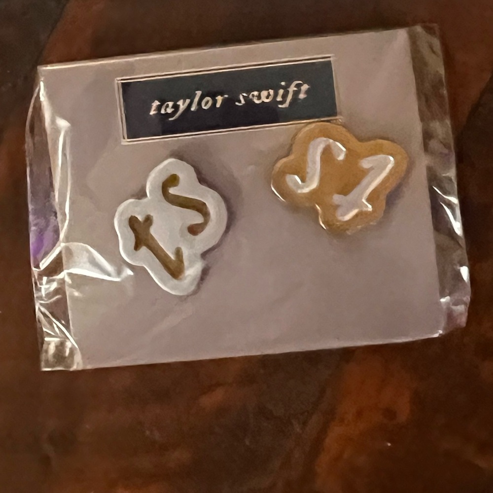 Taylor Swift Pins